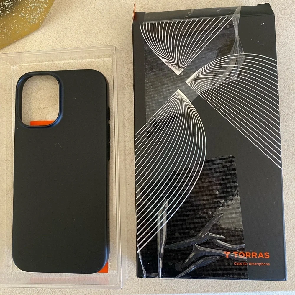 TORRAS MAG MAG IPHONE 16 CASE Black Matte Slim Fit 6.3” Anti-Scratch Shock Proof